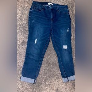 Women’s Royalty Curve fit Capris